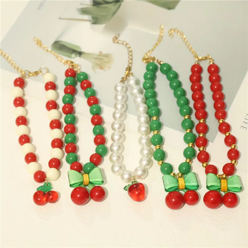 Collar de perlas para mascotas: hecho a mano, diseño de cereza para perros y gatos.