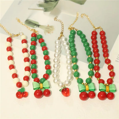 Collar de perlas para mascotas: hecho a mano, diseño de cereza para perros y gatos.