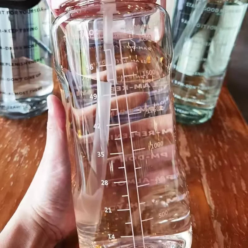 Botella de agua de 2 litros con marcador de tiempo y pajita: botella de agua motivacional para deportes y fitness.