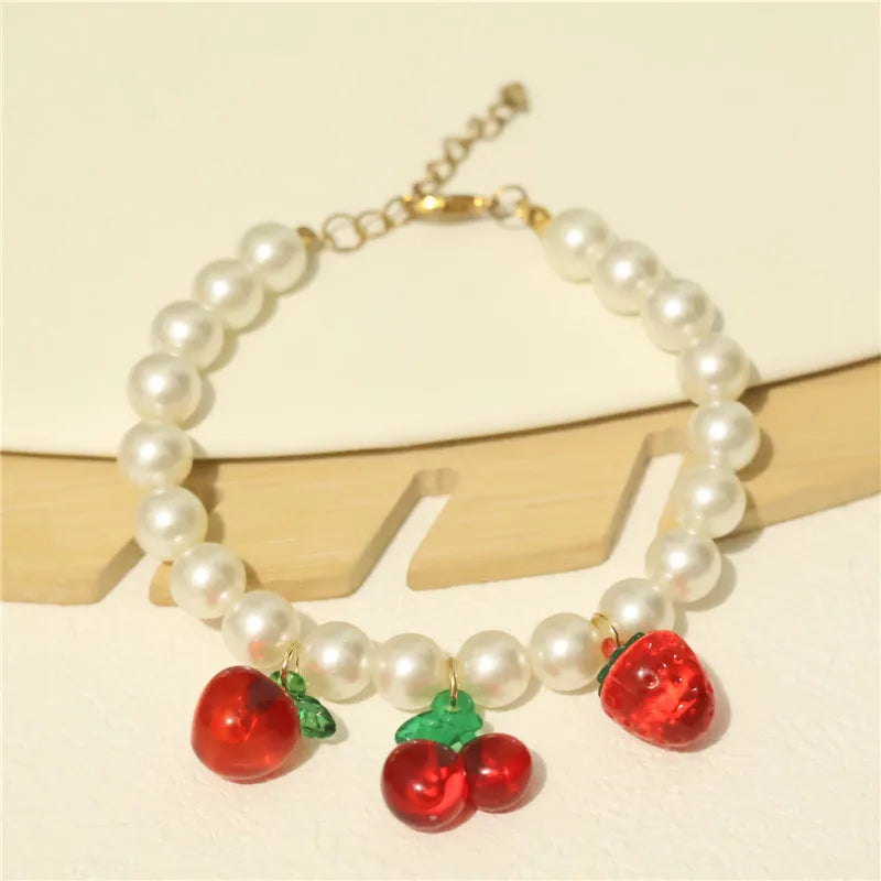 Collar de perlas para mascotas: hecho a mano, diseño de cereza para perros y gatos.