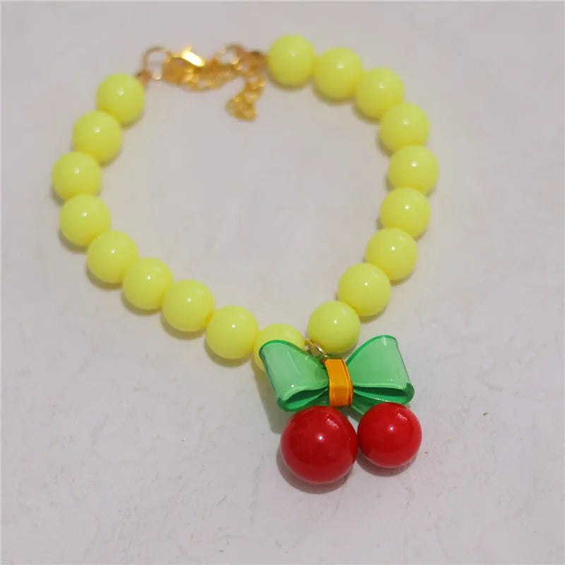 Collar de perlas para mascotas: hecho a mano, diseño de cereza para perros y gatos.