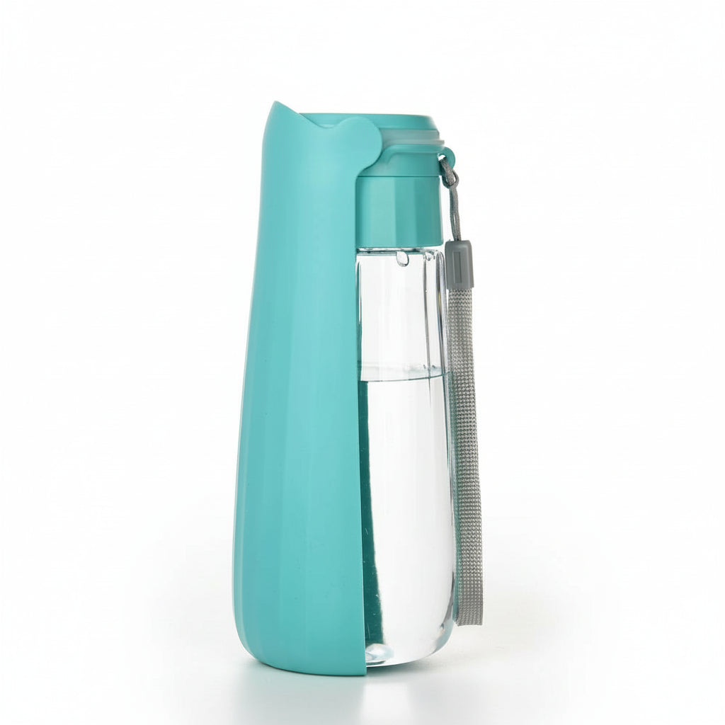 Türkise Faltbare Hundetrinkflasche 550 ml mit auslaufsicherem Verschluss – tragbare Wasserflasche für Hunde beim Spaziergang.