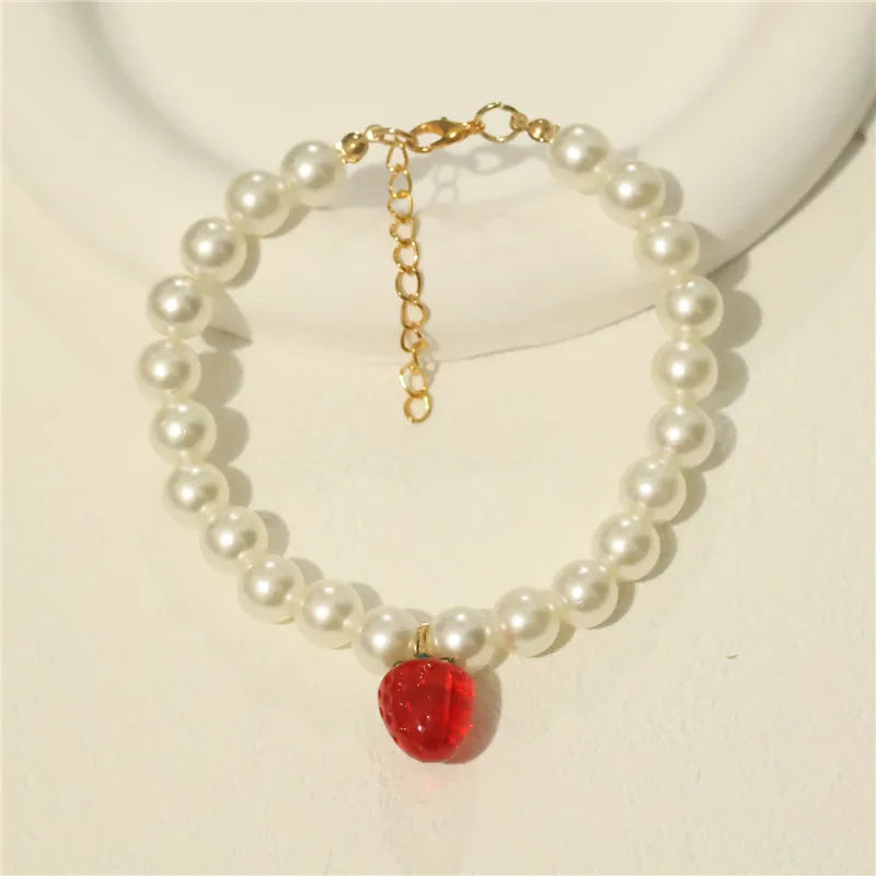 Collar de perlas para mascotas: hecho a mano, diseño de cereza para perros y gatos.