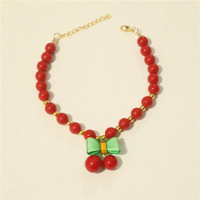 Collar de perlas para mascotas: hecho a mano, diseño de cereza para perros y gatos.