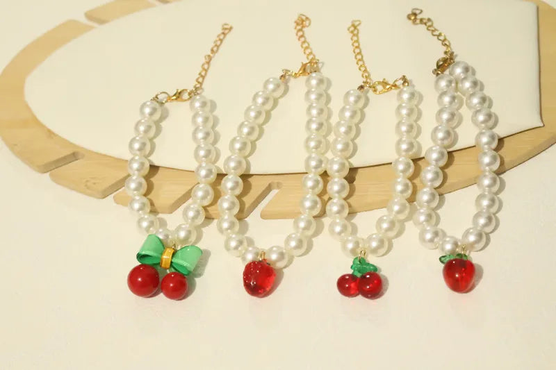 Collar de perlas para mascotas: hecho a mano, diseño de cereza para perros y gatos.